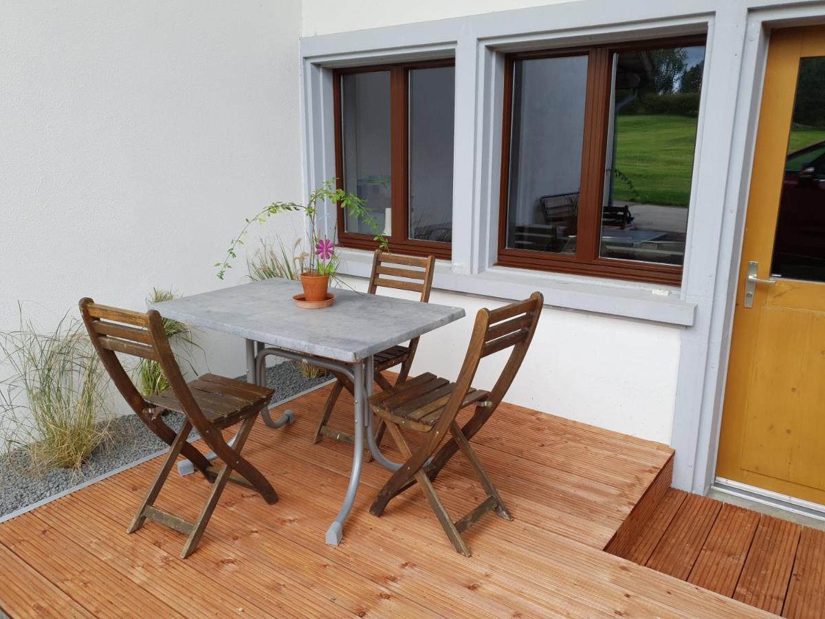 O Valanvron - Appartement Dans Une Ancienne Ferme Neuchateloise La Chaux De Fonds Luaran gambar